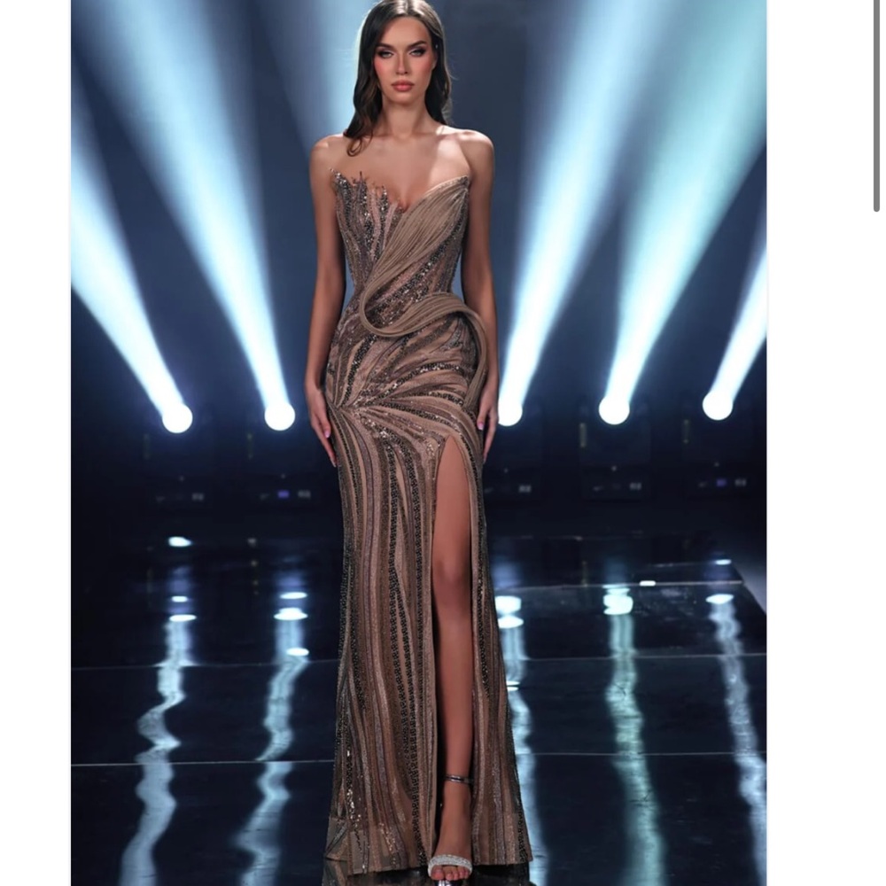 Catwalk Couture Gown Look 411